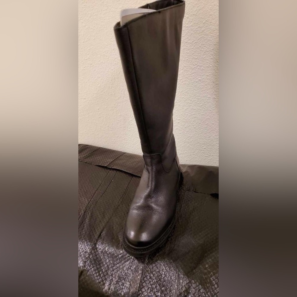 Gorgeous Wide Calf Black Leather Boots. US - 11.5/12. Size EU 43.